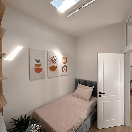 Luxury Penthouse ティラナ
